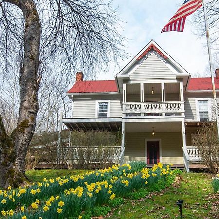 Moore House Inn & Cabins Marlinton Exterior foto