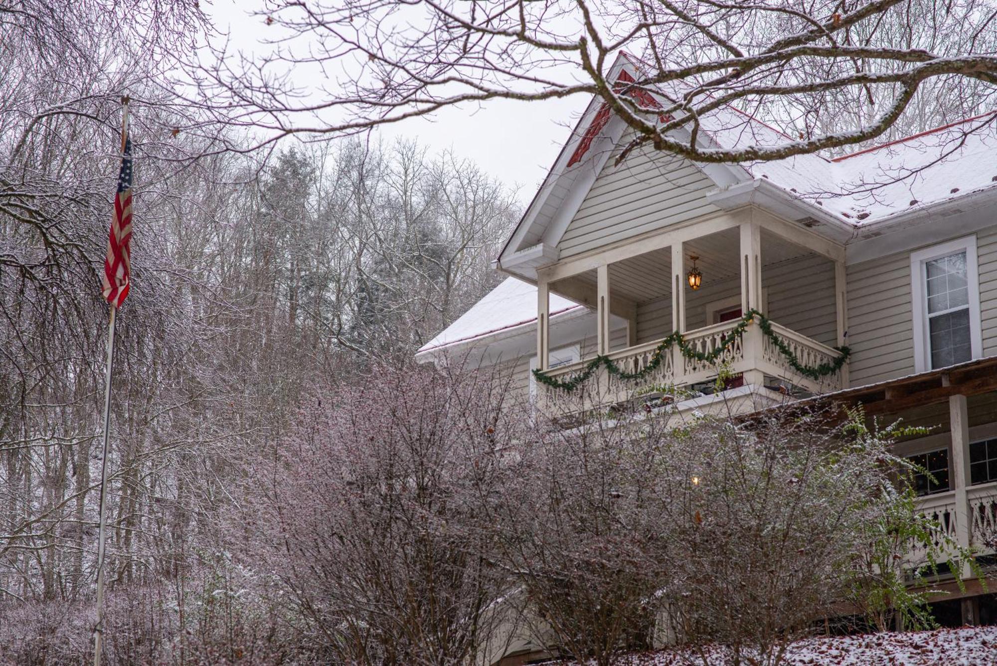 Moore House Inn & Cabins Marlinton Exterior foto