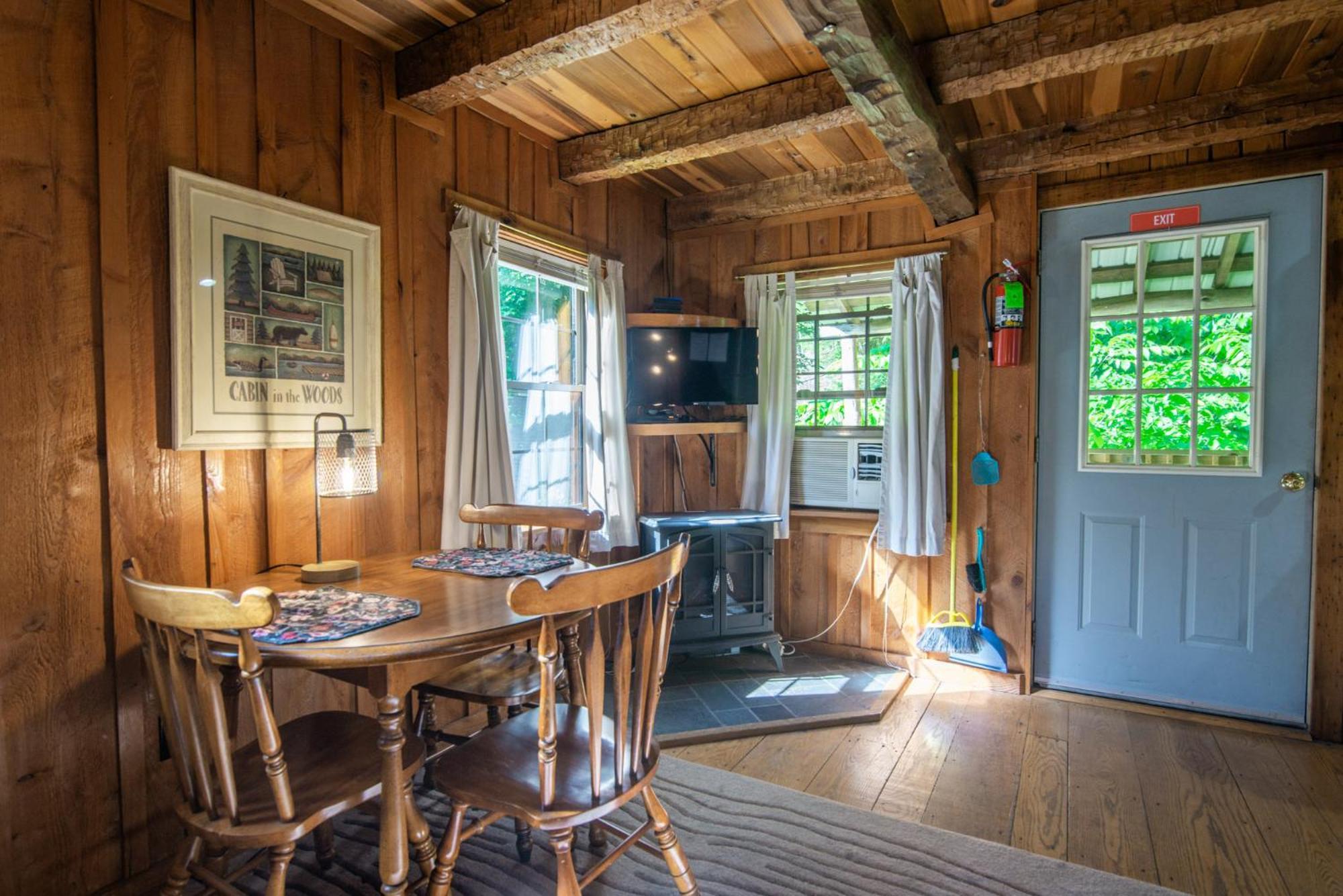 Moore House Inn & Cabins Marlinton Habitación foto